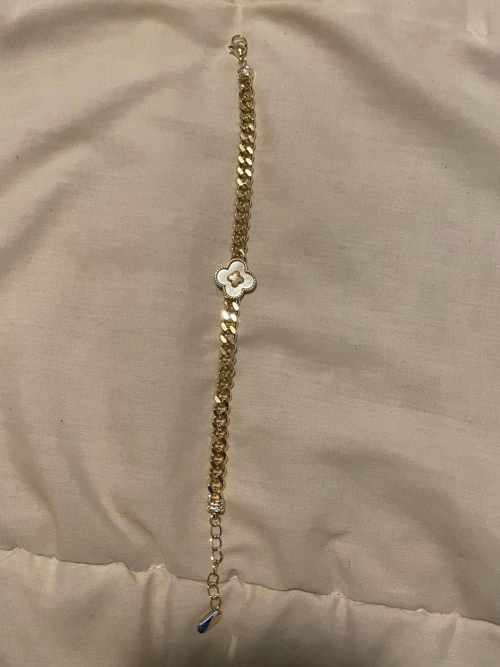 New - 14k gold finish Cuban clover bracelet